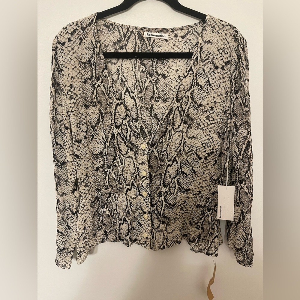 Reformation Animal Print Jemma Top Blouse in Rattlesnake Size 12 - Picture 3 of 9
